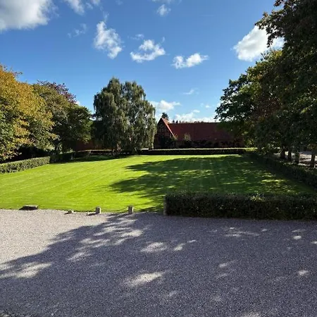 Risinge Herregard Guest house *